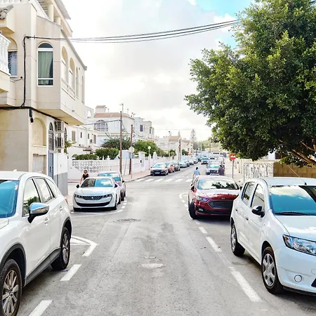 Calle Pola De Siero 38 , Two Bedroom Near Locos With Large Terrace And Air Conditioning In Every Room, Apartamento