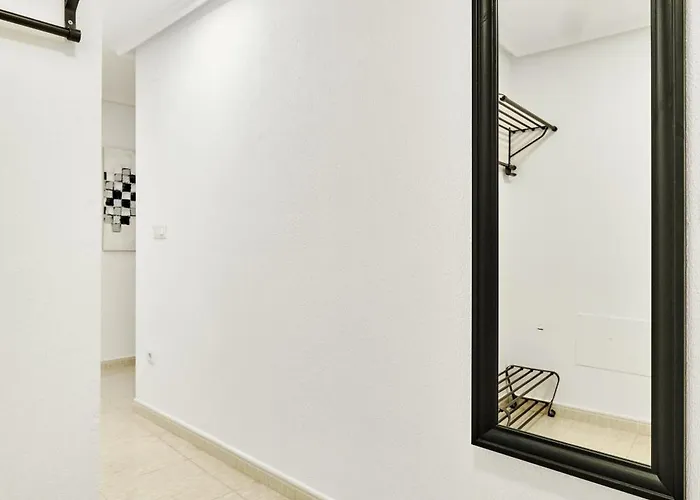 Calle Pola De Siero 38 , Two Bedroom Near Locos With Large Terrace And Air Conditioning In Every Room, Apartamento