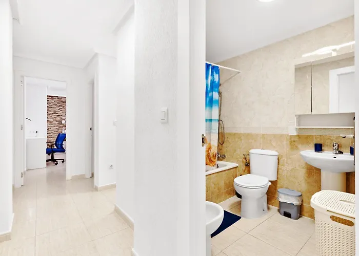 Calle Pola De Siero 38 , Two Bedroom Near Locos With Large Terrace And Air Conditioning In Every Room, Torrevieja