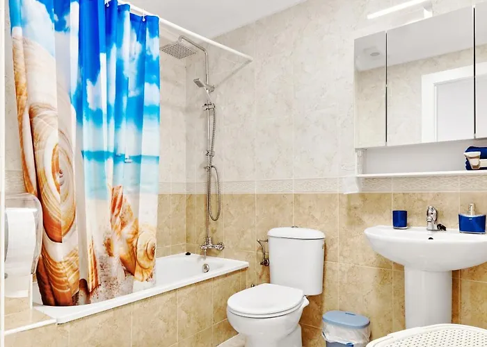 Calle Pola De Siero 38 , Two Bedroom Near Locos With Large Terrace And Air Conditioning In Every Room, Apartamento Torrevieja