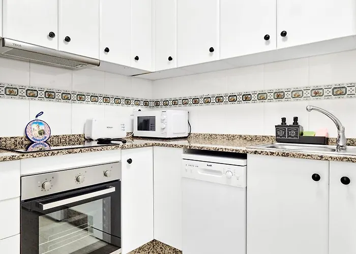 Apartamento Calle Pola De Siero 38 , Two Bedroom Near Locos With Large Terrace And Air Conditioning In Every Room, Torrevieja