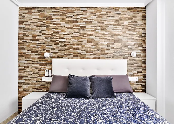 Calle Pola De Siero 38 , Two Bedroom Near Locos With Large Terrace And Air Conditioning In Every Room, Apartamento