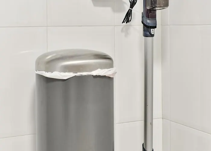 Calle Pola De Siero 38 , Two Bedroom Near Locos With Large Terrace And Air Conditioning In Every Room, Apartamento