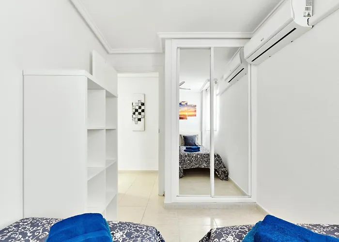 Apartamento Calle Pola De Siero 38 , Two Bedroom Near Locos With Large Terrace And Air Conditioning In Every Room, Torrevieja