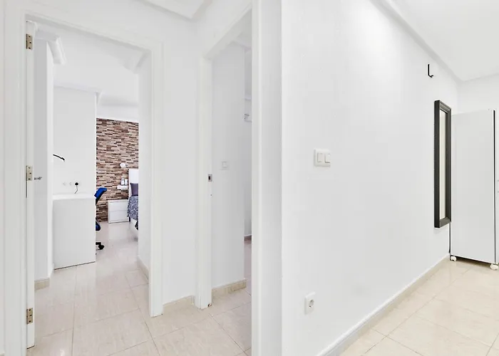 Calle Pola De Siero 38 , Two Bedroom Near Locos With Large Terrace And Air Conditioning In Every Room, Torrevieja