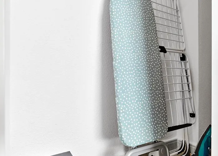 Calle Pola De Siero 38 , Two Bedroom Near Locos With Large Terrace And Air Conditioning In Every Room, Apartamento *