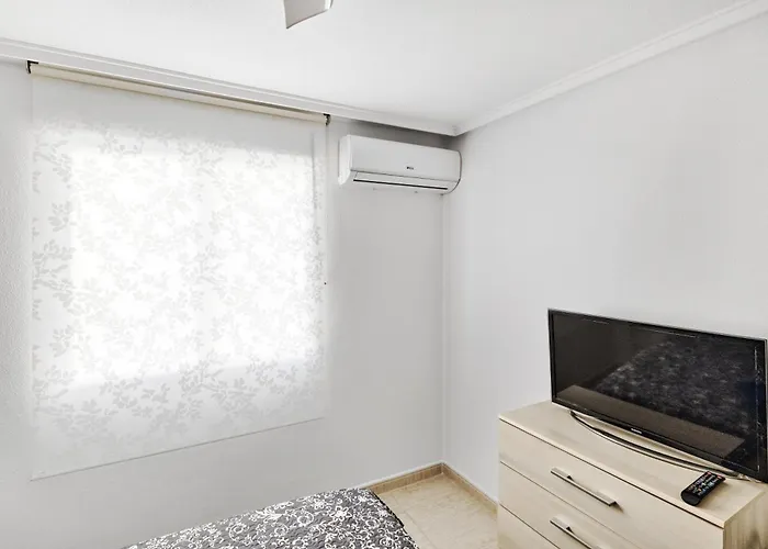 Calle Pola De Siero 38 , Two Bedroom Near Locos With Large Terrace And Air Conditioning In Every Room, Apartamento *