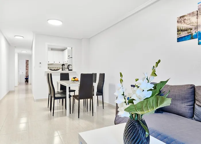 Apartamento Calle Pola De Siero 38 , Two Bedroom Near Locos With Large Terrace And Air Conditioning In Every Room, Torrevieja