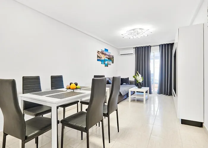 Apartamento Calle Pola De Siero 38 , Two Bedroom Near Locos With Large Terrace And Air Conditioning In Every Room, Torrevieja