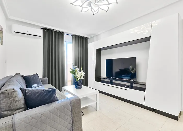 Calle Pola De Siero 38 , Two Bedroom Near Locos With Large Terrace And Air Conditioning In Every Room, Apartamento Torrevieja