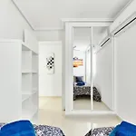 Апартаменты Calle Pola De Siero 38 , Two Bedroom Near Locos With Large Terrace And Air Conditioning In Every Room, Торевьиа