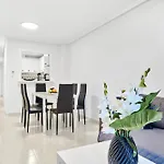 Апартаменты Calle Pola De Siero 38 , Two Bedroom Near Locos With Large Terrace And Air Conditioning In Every Room, Торевьиа