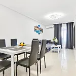 Апартаменты Calle Pola De Siero 38 , Two Bedroom Near Locos With Large Terrace And Air Conditioning In Every Room, Торевьиа
