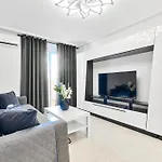 Calle Pola De Siero 38 , Two Bedroom Near Locos With Large Terrace And Air Conditioning In Every Room, Апартаменты Торевьиа