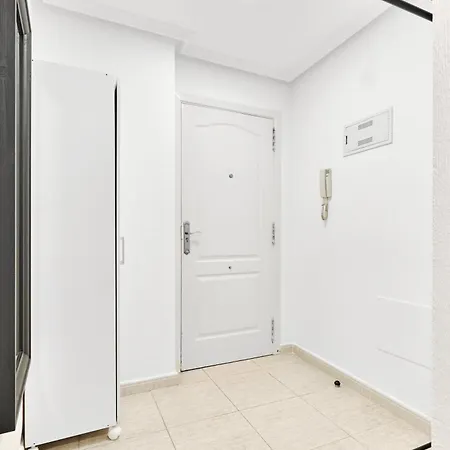 Calle Pola De Siero 38 , Two Bedroom Near Locos With Large Terrace And Air Conditioning In Every Room, Apartament *