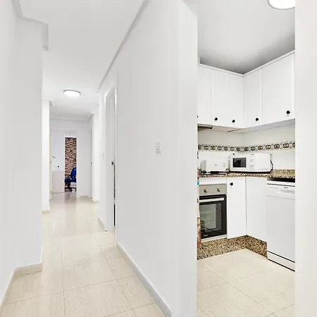 Calle Pola De Siero 38 , Two Bedroom Near Locos With Large Terrace And Air Conditioning In Every Room, Apartamento Torrevieja