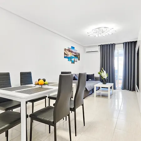 Apartamento Calle Pola De Siero 38 , Two Bedroom Near Locos With Large Terrace And Air Conditioning In Every Room, Torrevieja