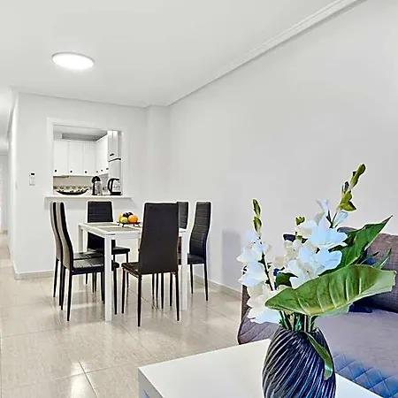 Apartament Calle Pola De Siero 38 , Two Bedroom Near Locos With Large Terrace And Air Conditioning In Every Room, Torrevieja
