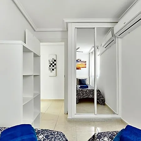 Apartament Calle Pola De Siero 38 , Two Bedroom Near Locos With Large Terrace And Air Conditioning In Every Room, Torrevieja