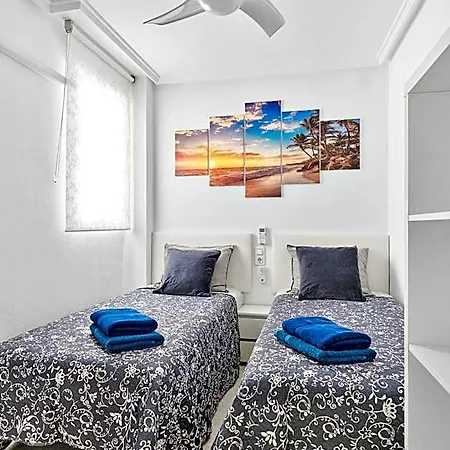 Apartament Calle Pola De Siero 38 , Two Bedroom Near Locos With Large Terrace And Air Conditioning In Every Room,