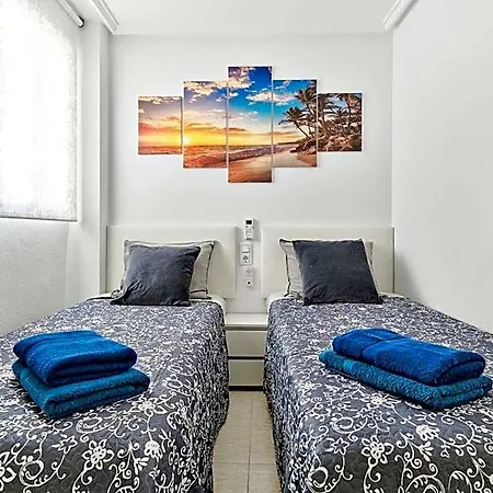 Calle Pola De Siero 38 , Two Bedroom Near Locos With Large Terrace And Air Conditioning In Every Room, Apartament