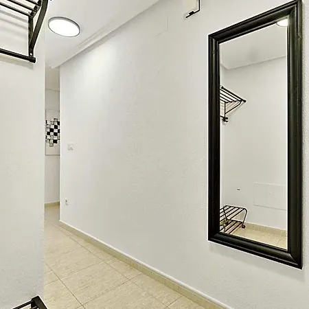 Calle Pola De Siero 38 , Two Bedroom Near Locos With Large Terrace And Air Conditioning In Every Room, Apartament *