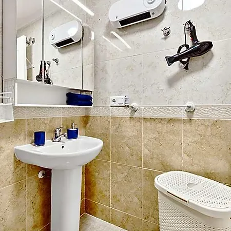 Apartament Calle Pola De Siero 38 , Two Bedroom Near Locos With Large Terrace And Air Conditioning In Every Room,