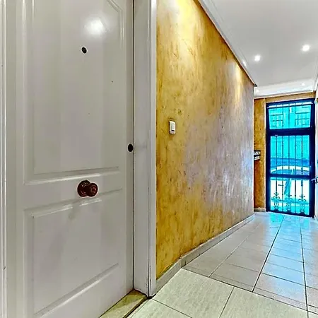 Calle Pola De Siero 38 , Two Bedroom Near Locos With Large Terrace And Air Conditioning In Every Room, Apartament