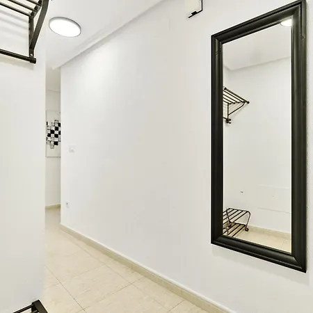 Calle Pola De Siero 38 , Two Bedroom Near Locos With Large Terrace And Air Conditioning In Every Room, Appartamento