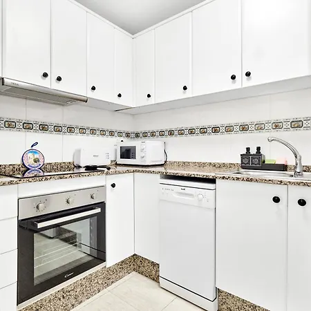 Appartamento Calle Pola De Siero 38 , Two Bedroom Near Locos With Large Terrace And Air Conditioning In Every Room, Torrevieja